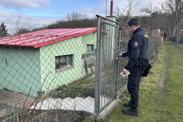 Karlovarský kraj: Policisté provádí kontroly chatových oblastí po celou zimu