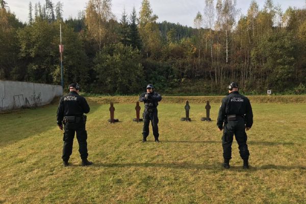 Karlovy Vary: Duben u městské policie je ve znamení fyzických a střeleckých testů