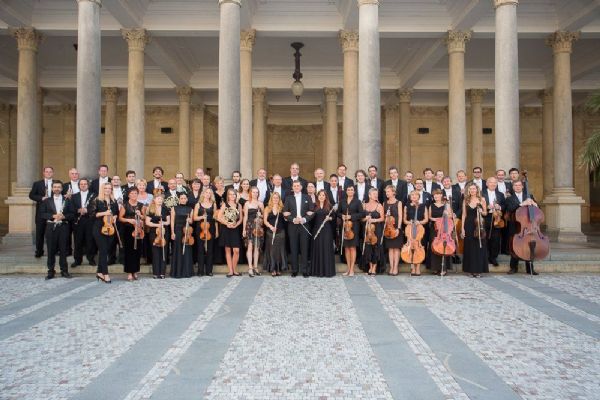 Region:  Karlovarští symfonici zahrají na Mlýnské kolonádě