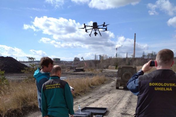 Region: Moderní dron geodetů ze Sokolovské uhelné mapuje dosud nepřístupné oblasti