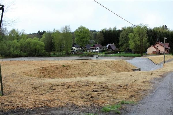 Vernéřov: Oprava hráze rybníku je u konce