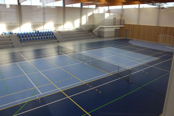 Plzeňské sportovní gymnázium má novou halu