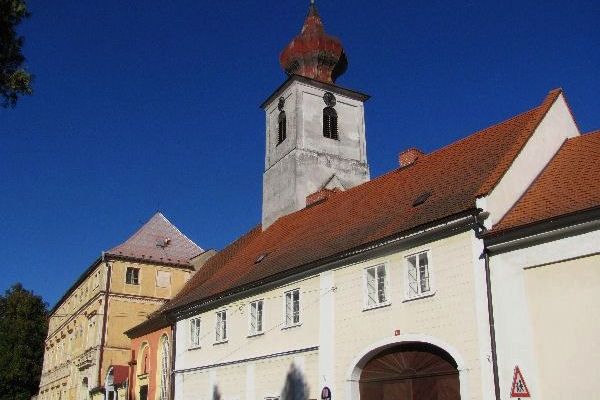 Trhanovský kostel. Plzeňští památkáři vydali novou naučnou minipublikaci