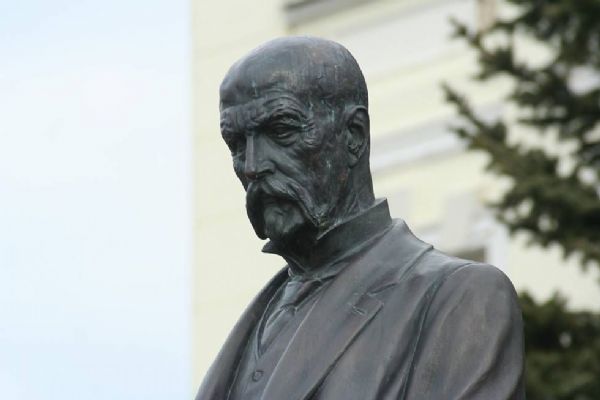 Ve Skvrňanech ukradli T. G. Masaryka 