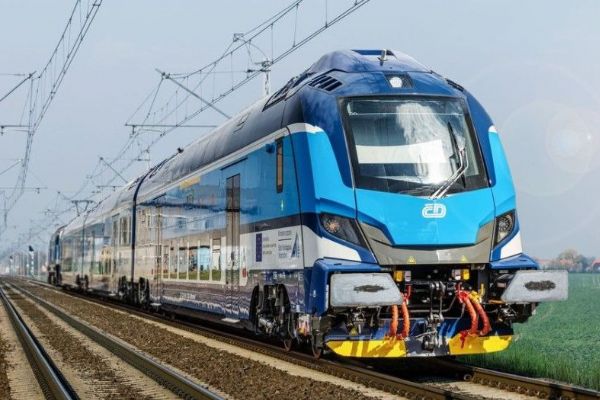Budeme společně rozvíjet železniční dopravu, podepsali ministr Havlíček a hejtman Vondrák