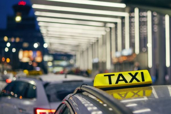 Letiště Praha hledá nového provozovatele taxi. Zákazník bude znát cenu předem
