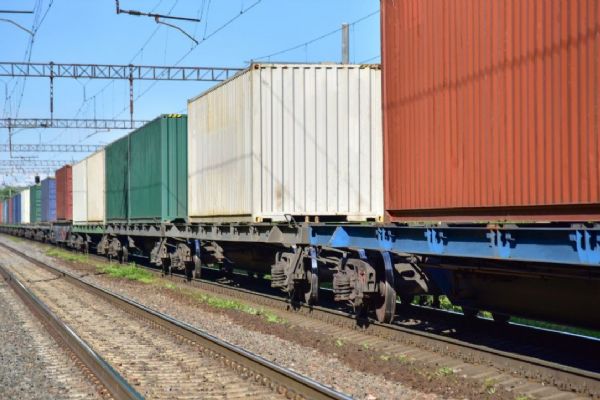 Ministerstvo dopravy podpoří nákladní železniční dopravce jezdící na elektřinu 100 miliony korun