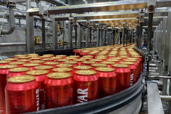 Zlomová investice v Ostravaru: nová linka na stáčení piva do plechovek za téměř 100 milionů korun