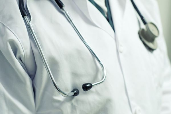 Přesluhující lékaři v Plzeňském kraji nemají náhradníky