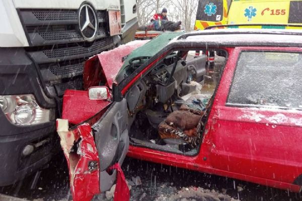 Ašsko: Čelní střet osobního vozidla s nákladním