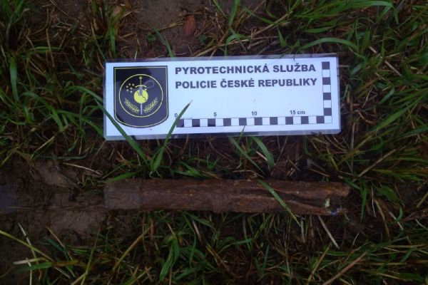 Cheb: Na poli byla nalezena letecká puma