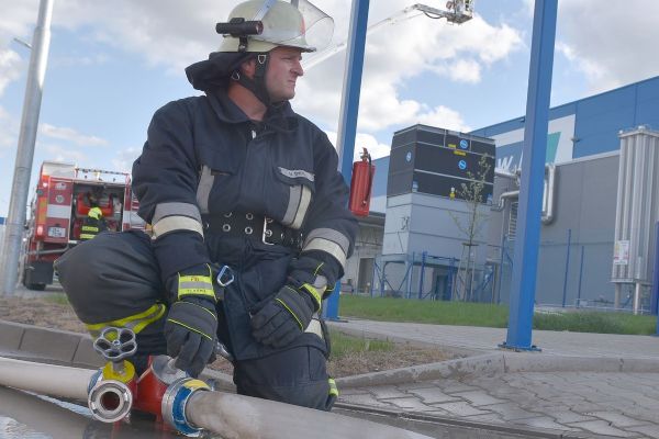 Cheb: Na průmyslové zóně proběhlo velké cvičení hasičů