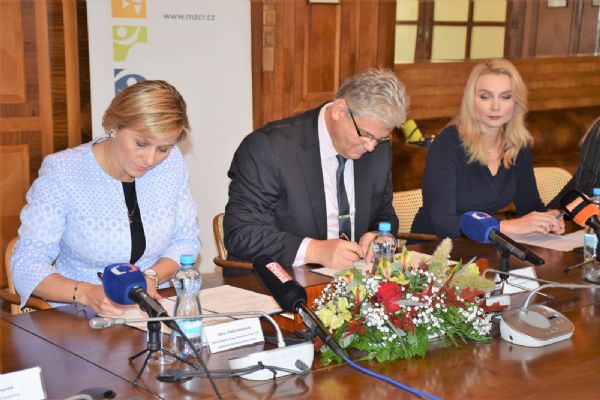 Dnes bylo podepsáno Memorandum o finanční stabilizaci českého zdravotnictví