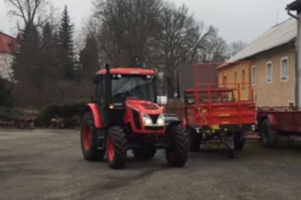 ISŠ Cheb má zbrusu nový moderní traktor