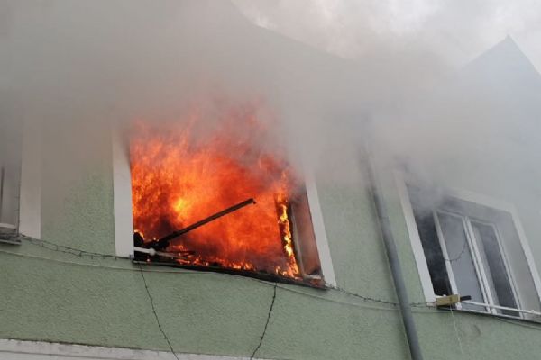 Jáchymov: Ve městě hořel dům. Byl vyhlášen druhý stupeň poplachu