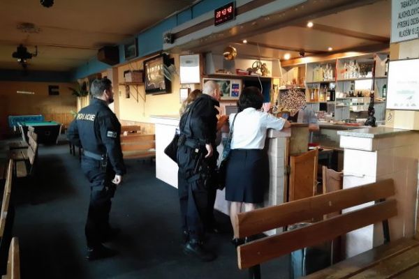 Karlovarsko: Do akce s názvem HAD bylo zapojeno téměř 30 policistů