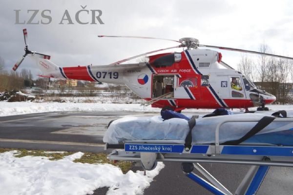 Karlovarsko: Kraj začal převážet covid pacienty z chebské nemocnice vrtulníkem
