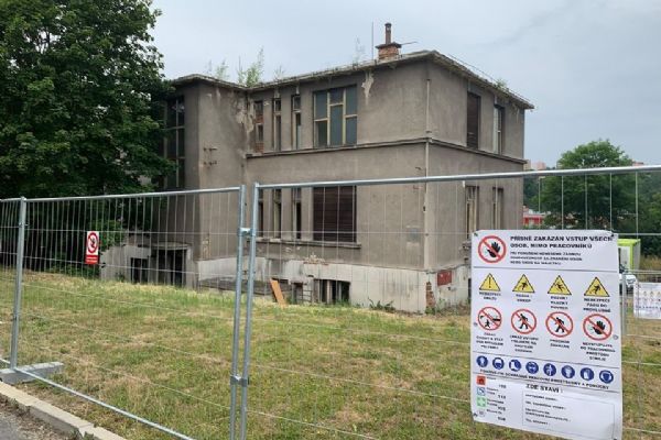 Karlovy Vary: Objekt bývalé patologie čeká demolice