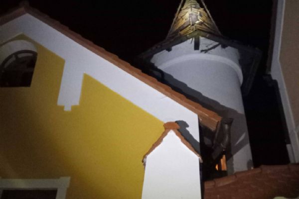 Kopanina: Kulový blesk udeřil do střechy hotelové věže