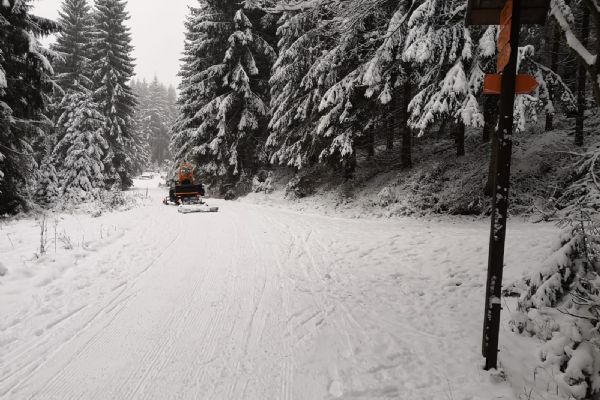 Krušnohoří: Po nočním sněžení proběhla úprava vybraných tras 