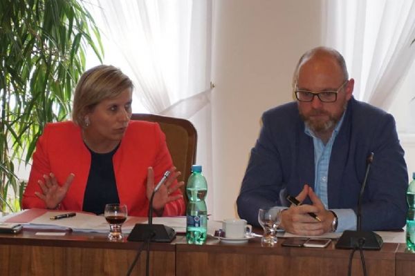  Ministr školství a předsedkyně Asociace krajů ČR došli ke shodě ohledně memoranda o budoucnosti vzdělávání