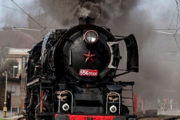 Na Den železnice vyjede z Karlových Varů historický parní vlak