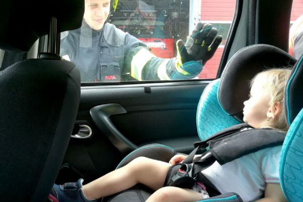 Nechat dítě či zvíře zavřené v autě je nezodpovědné. Následky mohou být fatální