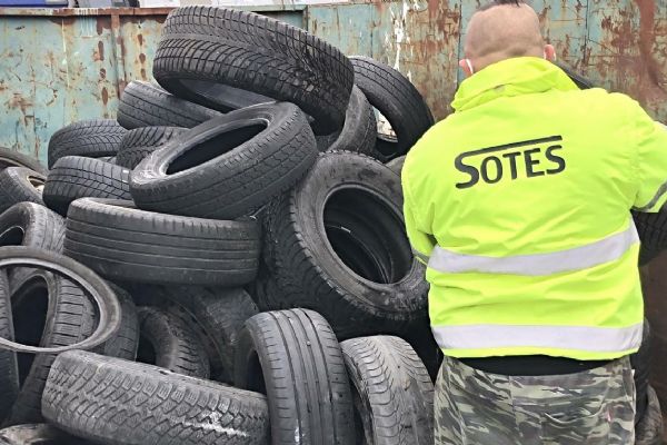 Sokolov: Neodhazujte pneumatiky po městě. Lze je odevzdat