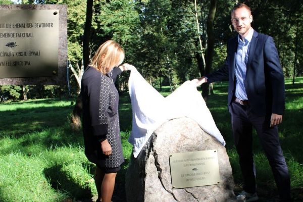 Sokolov: Pamětní deska připomíná zaniklý německý hřbitov