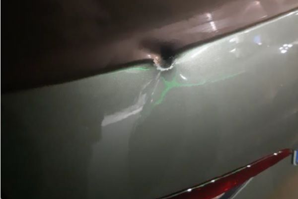 Sokolov: Poškodil odjíždějící automobil