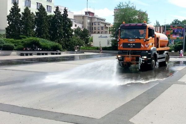 Sokolov: Rozpálené ulice města zchladí kropicí vozy