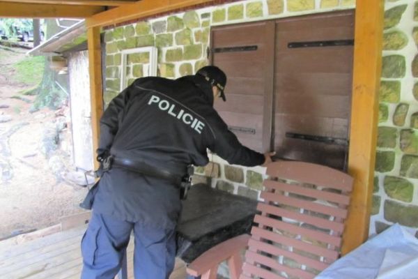 Sokolovsko: Policisté kontrolovali chalupy, chaty a zahradní domky