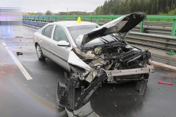 Sokolovsko: Včerejší nehoda na šestce