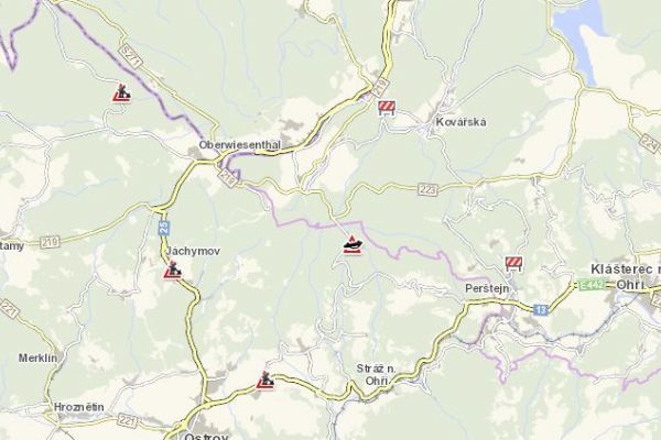 Stráž nad Ohří, Toužim: Dvě nehody nákladních vozidel uzavřely silnice
