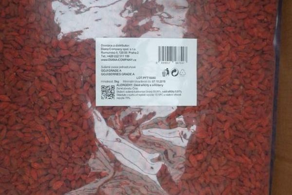 SZPI zakázala 10 tun sušeného ovoce z Číny. Obsahuje zakázaný pesticid Carbofuran 