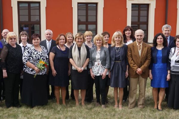 Učitelé včera převzali z rukou zástupců Karlovarského kraje ocenění