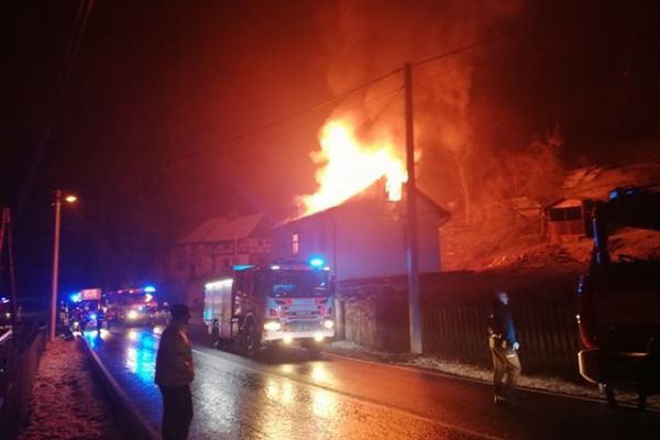 Údolí: Požár zničil střechu a podkroví rodinného domu