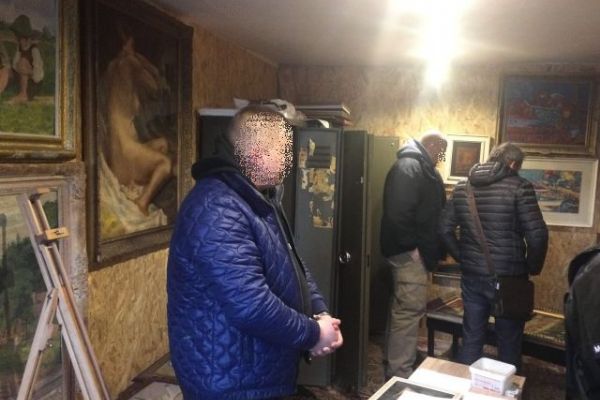 Valeč, Slovensko: Policie odhalila gang, který kradežemi uměleckých předmětů způsobil 80 milionovou škodu