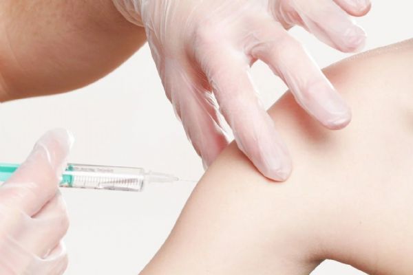 Dětští lékaři hlásí problém s dodávkami vakcín, mají jich moc