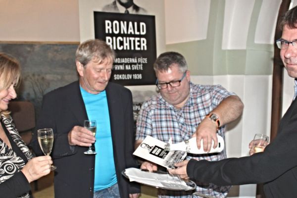 Vyšla kniha o vědci Ronaldu Richterovi, sokolovském rodákovi