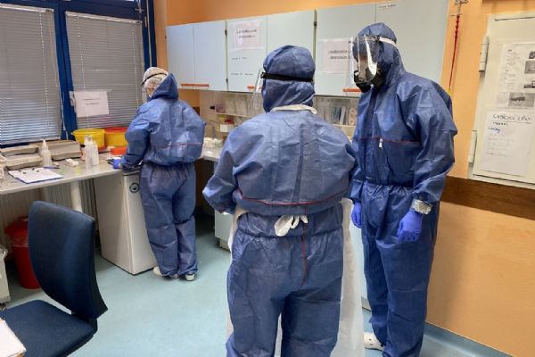 Čtvrtá vlna pandemie nebrzdí. Počet covid+ pacientů v Plzeňském kraji přes víkend opět vzrostl