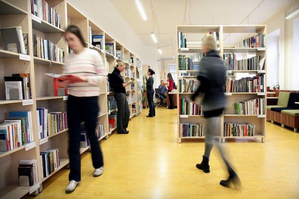 Vědecká knihovna půjčuje knížky přes Zásilkovnu