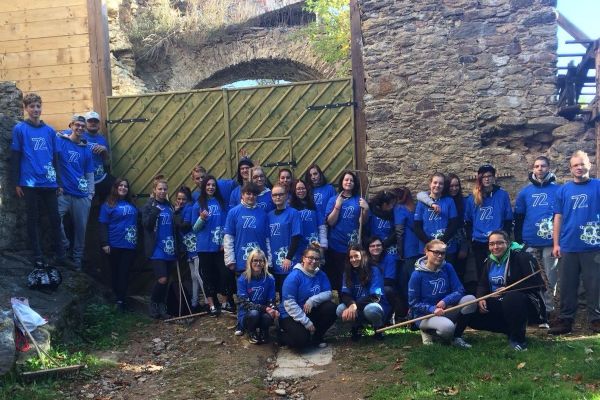 Žáci se zapojili do dobrovolnického projektu na hradě Hartenberg