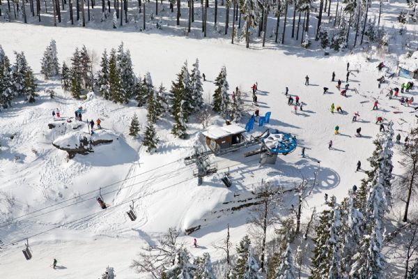 Na Špičáku přibývají další otevřené sjezdovky, začalo i večerní lyžování  