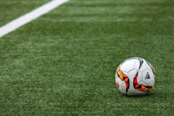 Nevyužité fotbalové hřiště v Bosonohách se díky participativnímu rozpočtu proměnilo ve „Sportovně-relaxační lesní zónu“