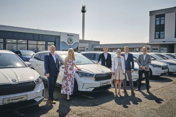 Škoda Auto předala společnosti ČEZ Distribuce 23 elektromobilů Enyaq. Skladové vozy ŠKODA Enyaq najdete v plzeňském salonu AUTO CB
