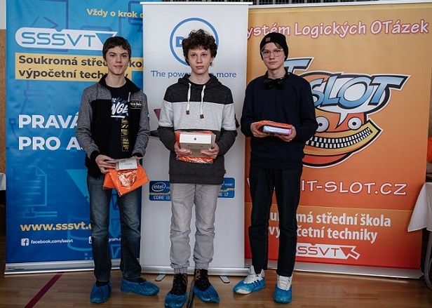 Finále soutěže IT-SLOT: v informatice dominují chlapci 