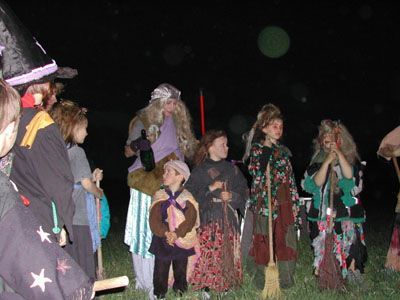 Lidové tradice  se drží i na sídlištích, zve na Čarodějnický rej