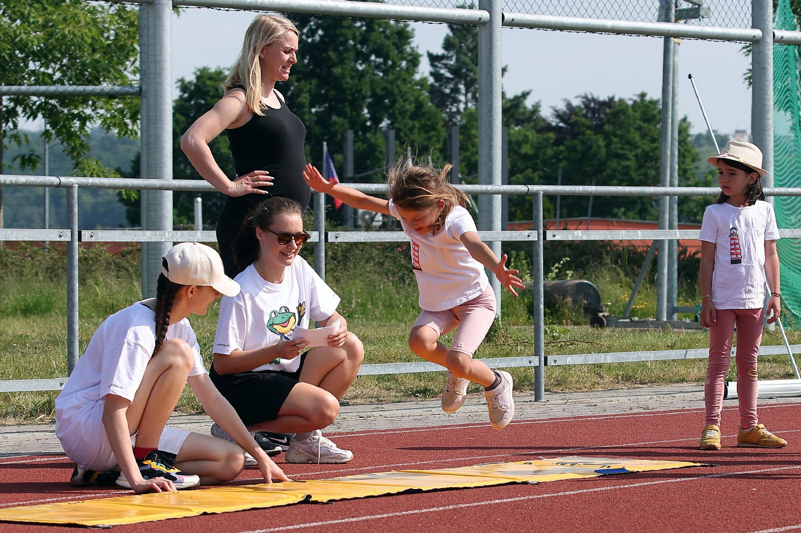 Pět set předškoláků sportovalo ve Skvrňanech, dohlížel Roman Šebrle