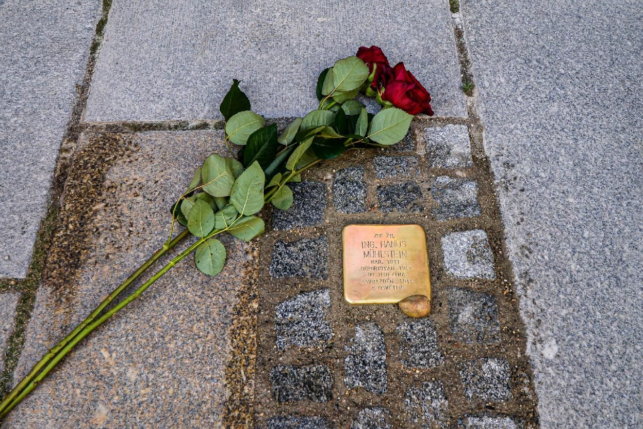 Plzeň položila dalších 24 kamenů zmizelých